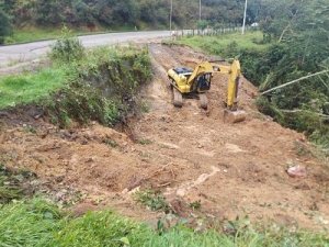 MTOP y Prefectura de Loja construyen paso alterno en la v&iacute;a Loja - Cuenca para mantener el tr&aacute;nsito vehicular