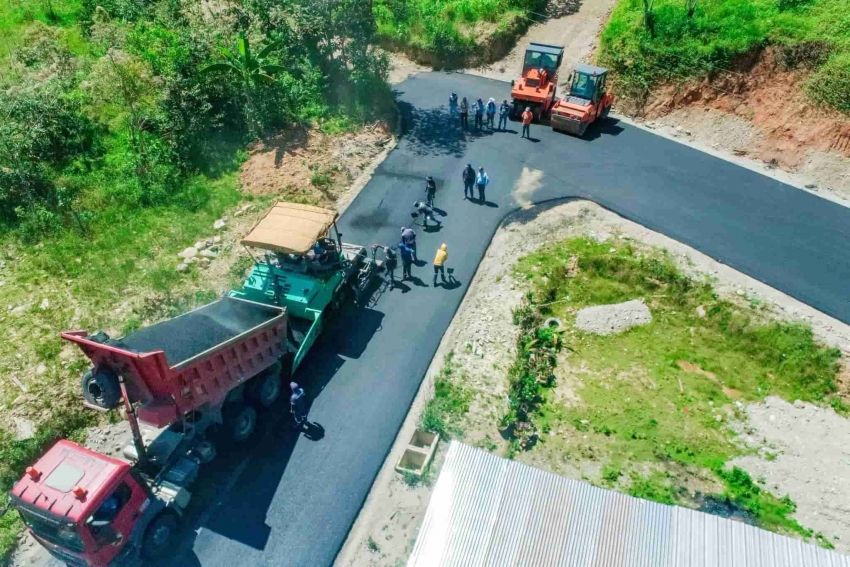 GAD Centinela del Cóndor asfaltó calles de Nanguipa Alto