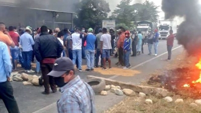 12 v&iacute;as bloqueadas en Guayas por protestas de productores de arroz
