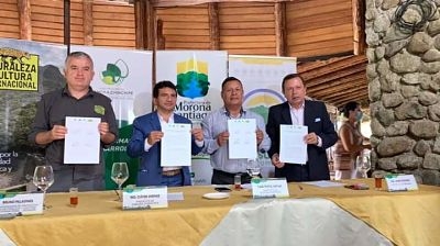 Prefecto de Zamora Chinchipe firma acuerdo para impulsar la conservaci&oacute;n de la Amazon&iacute;a