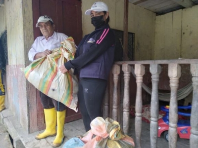 MIES ENTREGA AYUDA HUMANITARIA A AFECTADOS POR DESLAVE EN CENTINELA DEL C&Oacute;NDOR
