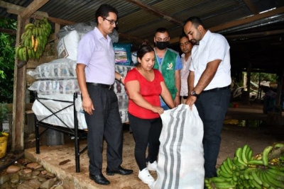 ALCALDE DE CENTINELA DEL C&Oacute;NDOR BRINDO AYUDA A FAMILIA AFECTADA POR EL INCENDIO DE SU VIVIENDA