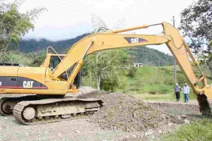 Inician trabajos de asfaltado en San Vicente de Caney