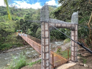 Restauraci&oacute;n del puente peatonal en Santa Ana &ndash; La Florida