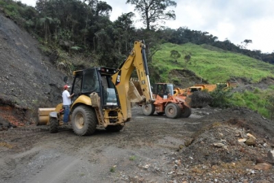 Quebrada Honda de la parroquia Valladolid recibe mantenimiento vial