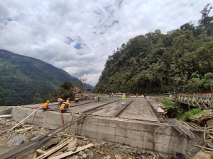 Construcci&oacute;n del puente El Destrozo con 50% de avance