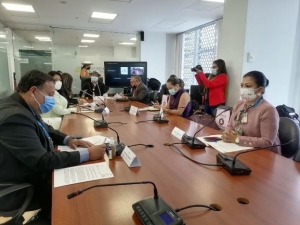 Asamble&iacute;stas insisten en plan para pago de bono a maestros jubilados