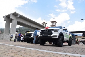 Municipio de Yantzaza incorpora nuevas camionetas para la gesti&oacute;n institucional