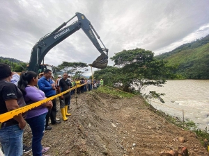 Inici&oacute; la construcci&oacute;n de un puente vehicular sobre el r&iacute;o Yacuambi