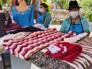 EMPRENDEDORAS DE YACUAMBI PROMOCIONAN SUS PRODUCTOS A TRAV&Eacute;S DE LA &ldquo;FERIA DEL ENCUENTRO&rdquo;