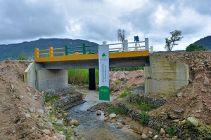 Prefectura entreg&oacute; nuevo puente para el cant&oacute;n Yantzaza
