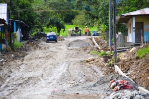 Iniciaron los trabajos de construcci&oacute;n de la primera etapa de aceras y bordillos en el centro poblado de Panguintza.