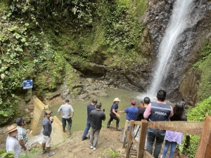 Entrega oficial de la infraestructura tur&iacute;stica de acceso a la cascada &ldquo;Las Lianas&rdquo;