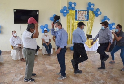 HOMENAJE A  ADULTOS MAYORES QUE SON PARTE DE UN PROYECTO DE GERONTOLOG&Iacute;A