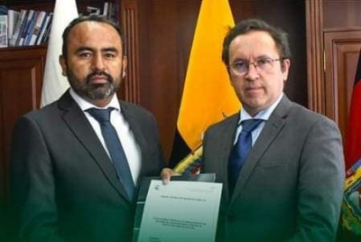 ARCOTEL entreg&oacute; al alcalde de Centinela del C&oacute;ndor, el t&iacute;tulo habilitante de radio p&uacute;blica C&oacute;ndor 104.5 FM