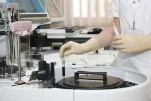 Qu&eacute; controles m&eacute;dicos deben mantener las personas que tuvieron COVID-19