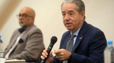 Ministro de Salud dice que m&eacute;dicos fallecidos con covid-19 se contagiaron 'en el &aacute;mbito social.