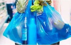Impuesto a las fundas pl&aacute;sticas se aplica desde este 9 de mayo