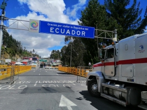 Frontera entre Ecuador con Colombia se abre solo para transporte de mercanc&iacute;as