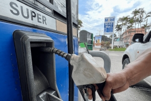 El SRI mult&oacute; a gasolineras de cinco catones del pa&iacute;s por no entregar comprobantes de ventas