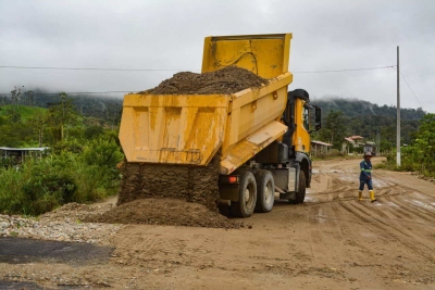 Prefectura refuerza mantenimiento en la v&iacute;a El Dorado - Guayzimi