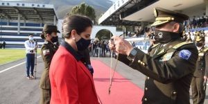 Polic&iacute;a otorga condecoraci&oacute;n "Gran Cruz del Orden y Seguridad Nacional" a la ministra Mar&iacute;a Paula Romo