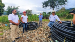 SE ENTREG&Oacute; ROLLOS DE MANGUERA A VARIAS FAMILIAS DEL BARRIO SAN PABLO EN APOYO AL SECTOR PRODUCTIVO