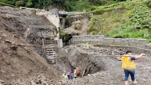 Avanza el mantenimiento del puente La Zurita en la v&iacute;a Loja - Zamora