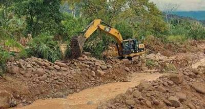 ECSA apoya con maquinaria para trabajos emergentes en el cant&oacute;n Nangaritza