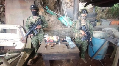 Fuerzas Armadas decomis&oacute; armamento en una mina de Zaruma