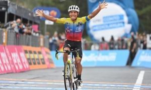Jonathan Caicedo gana su primera etapa en el Giro de Italia