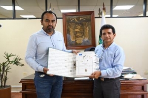 Alcalde de Centinela del C&oacute;ndor entreg&oacute; estudios para la construcci&oacute;n de un puente vehicular en el barrio San Lorenzo