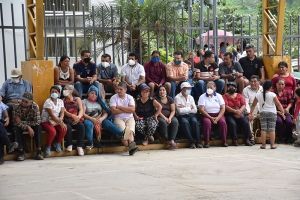 Di&aacute;logo entre autoridades y presidentes barriales tras el desplome del puente en la parroquia Los Encuentros
